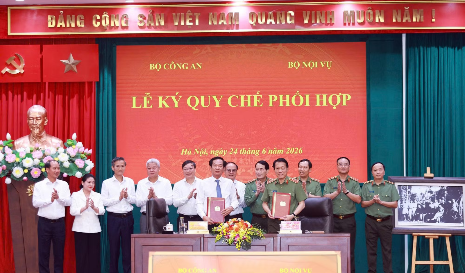Bộ Công an và Bộ Nội vụ ký Quy chế phối hợp