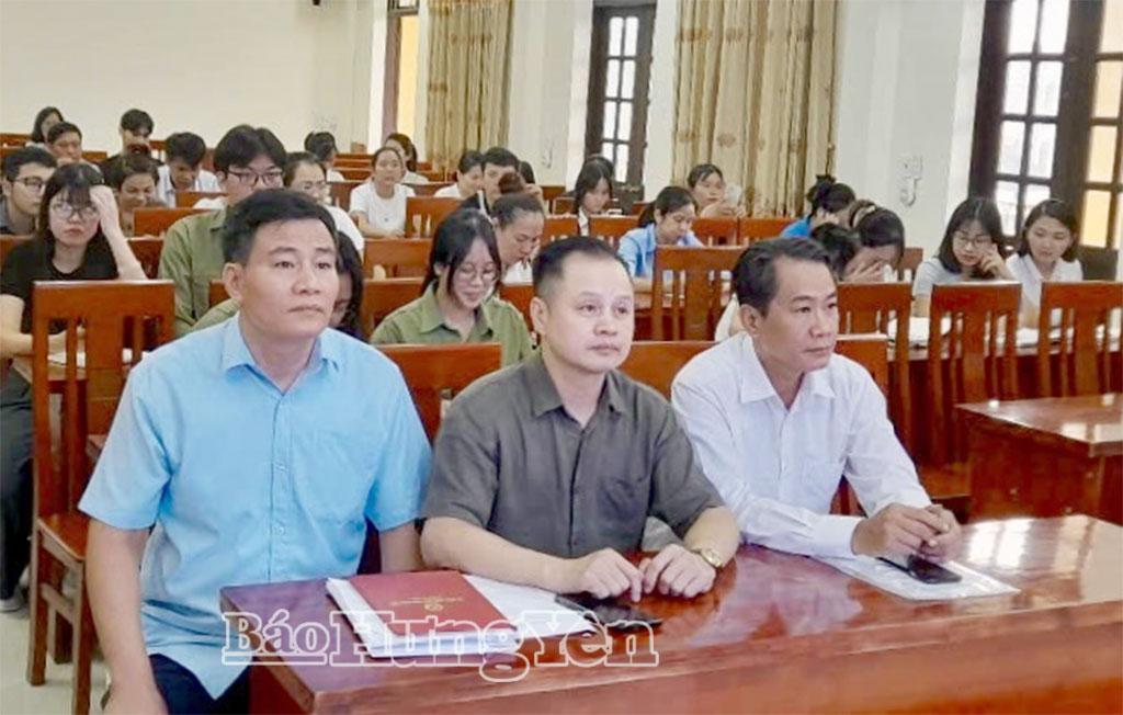 Trung tâm Chính trị xã Hoàng Hoa Thám: Bồi dưỡng nhận thức về Đảng cho 48 quần chúng ưu tú