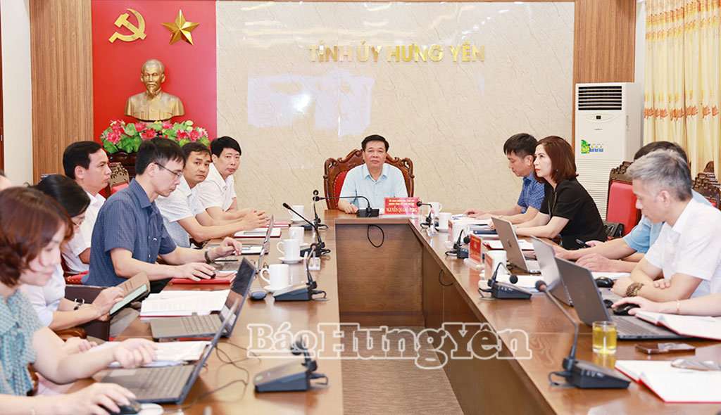 Cập nhật kiến thức, quy định mới của pháp luật trong các lĩnh vực và bồi dưỡng nghiệp vụ công tác kiểm tra, giám sát
