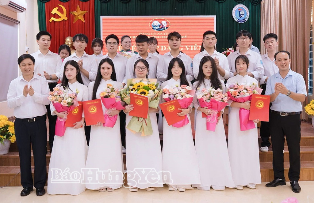 Những “hạt giống đỏ” được ươm mầm dưới mái trường