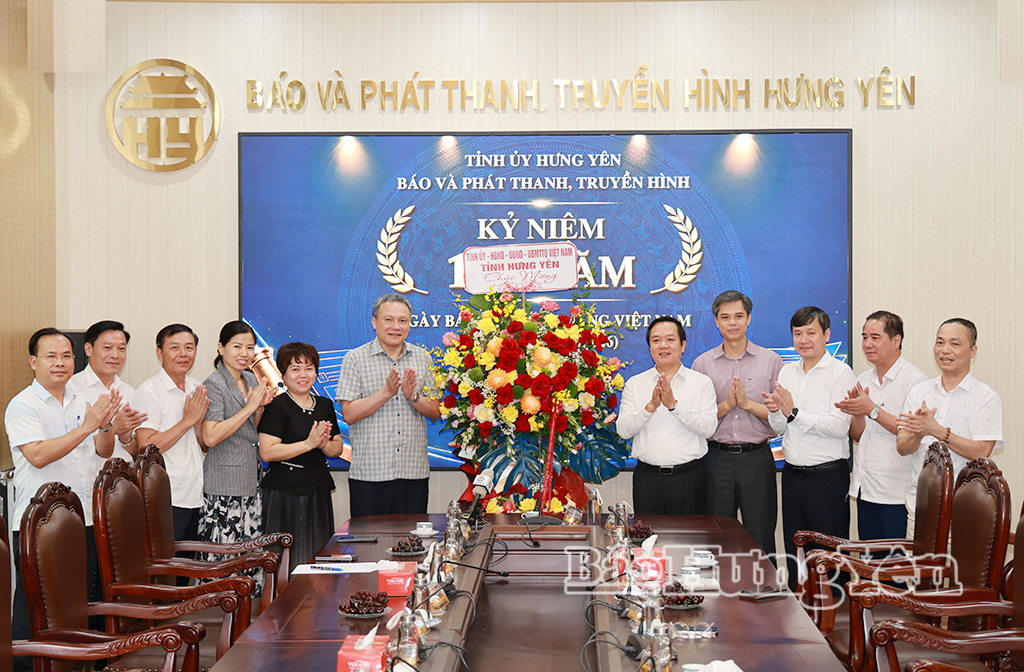 Đồng chí Phạm Quang Ngọc, Ủy viên Ban Chấp hành Trung ương Đảng, Bí thư Tỉnh ủy chúc mừng Báo và Phát thanh, Truyền hình Hưng Yên nhân Ngày Báo chí cách mạng Việt Nam 21/6