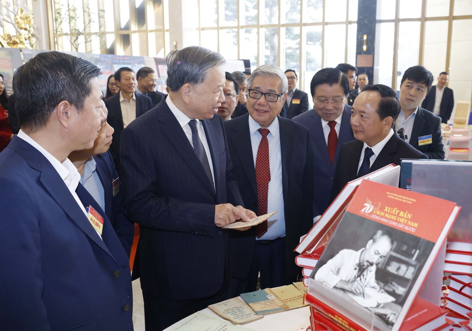 Công tác chính trị, tư tưởng phát huy vai trò mở đường trong kỷ nguyên phát triển mới của dân tộc