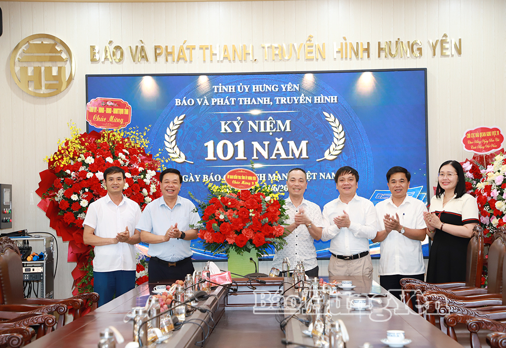 Đồng chí Chủ nhiệm Ủy ban Kiểm tra Tỉnh ủy Nguyễn Quang Hưng chúc mừng Báo và Phát thanh, Truyền hình Hưng Yên nhân Ngày Báo chí cách mạng Việt Nam