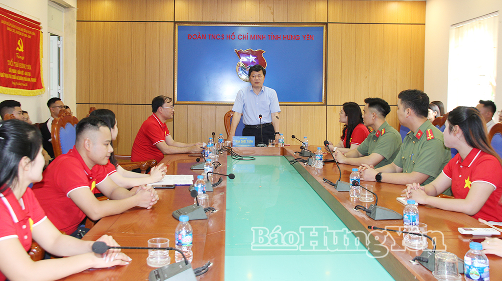 Gặp mặt đoàn đại biểu thanh niên Hưng Yên trước khi tham gia Chương trình Hành trình đỏ tại Trung Quốc