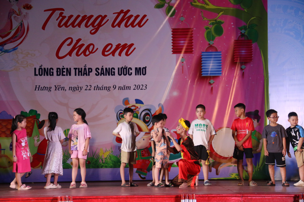 Trung thu cho em - lồng đèn thắp sáng ước mơ