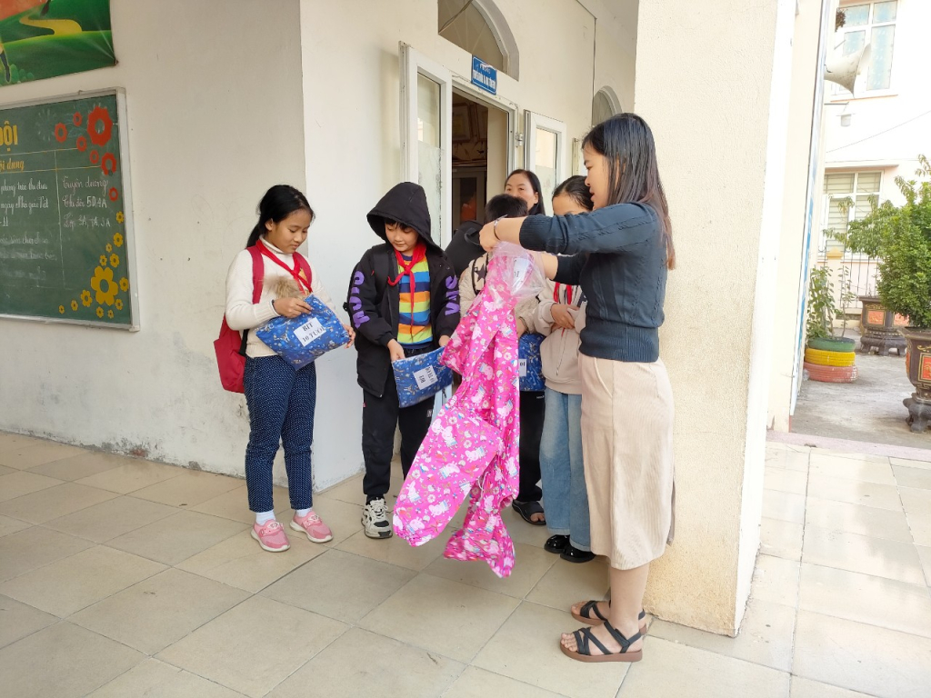 Tủ áo mưa liên đội ở Trường Tiểu học Trần Cao