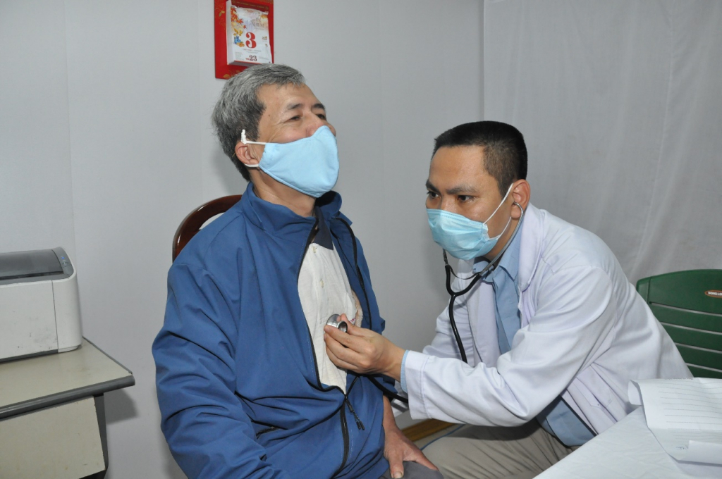 Gần 600 người được khám sàng lọc bệnh lý tim mạch miễn phí