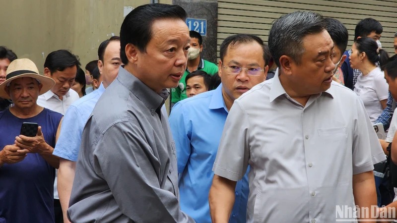 Phó Thủ tướng Trần Hồng Hà đến hiện trường vụ cháy khiến 14 người tử vong