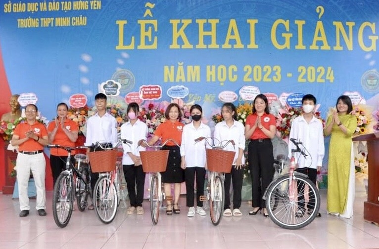 Tiếp sức đến trường cho học sinh có hoàn cảnh khó khăn