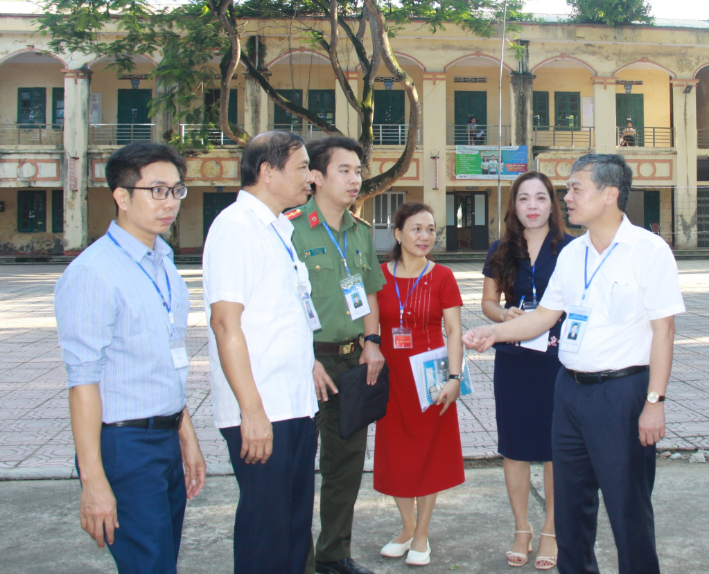Đồng chí Phó Chủ tịch UBND tỉnh Nguyễn Duy Hưng kiểm tra công tác tổ chức thi tốt nghiệp THPT năm 2023