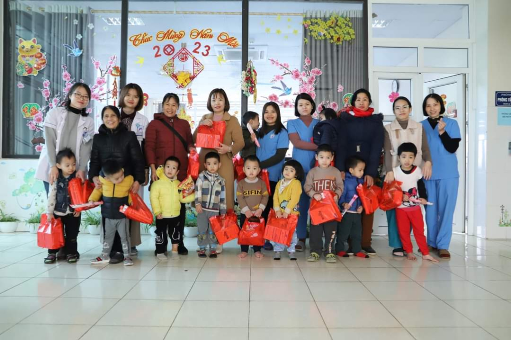 Mang hơi ấm mùa xuân đến người bệnh