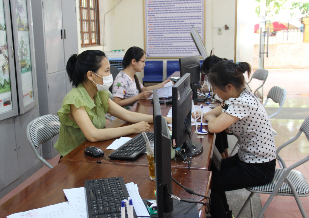 Đẩy mạnh thực hiện chi trả các chế độ bảo hiểm không dùng tiền mặt