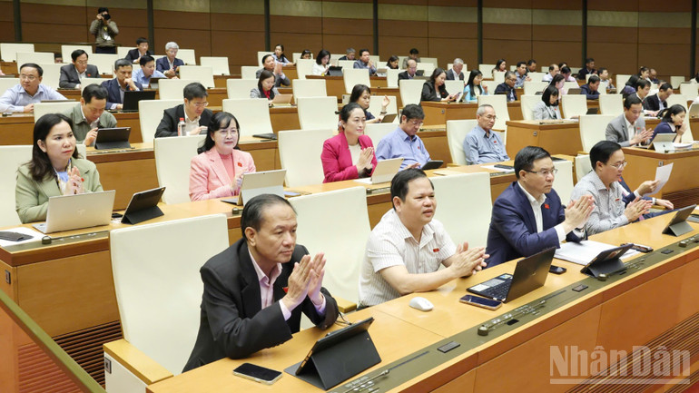 Quốc hội chốt 31/5 hằng năm là Ngày toàn dân tiết kiệm, chống lãng phí