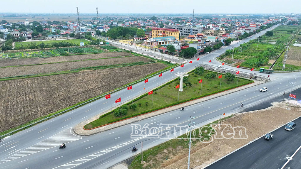 Rộng dài những tuyến đường “Ý Đảng, lòng dân”