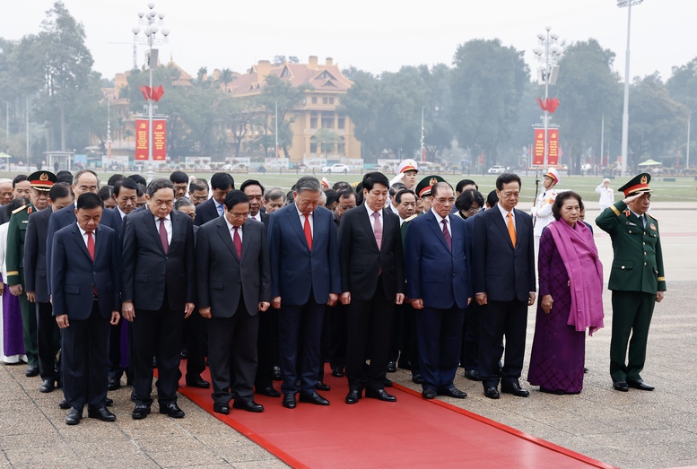 Lãnh đạo Đảng, Nhà nước vào Lăng viếng Chủ tịch Hồ Chí Minh nhân kỷ niệm 96 năm Ngày thành lập Đảng Cộng sản Việt Nam
