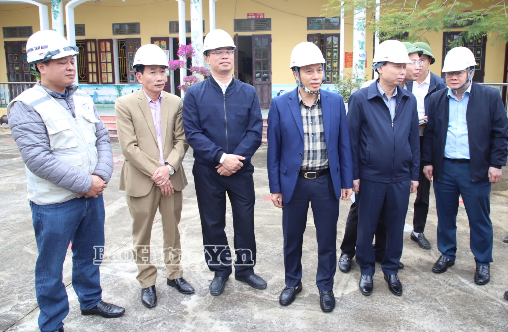 Đồng chí Phó Chủ tịch UBND tỉnh Lại Văn Hoàn kiểm tra tình hình triển khai thực hiện một số dự án giao thông trọng điểm của tỉnh