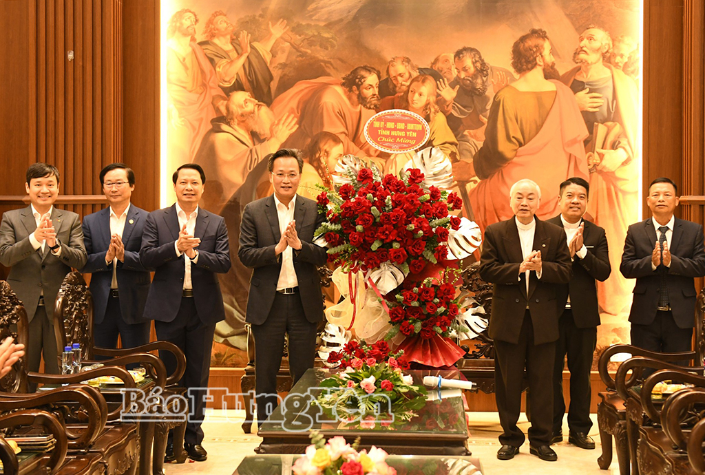 Đoàn công tác của Tỉnh ủy, Ban Chỉ đạo công tác tôn giáo tỉnh thăm, chúc mừng Giáo xứ Cao Mại