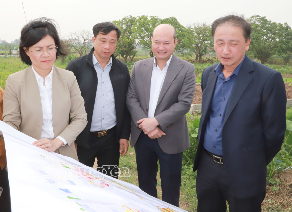 Đồng chí Phó Chủ tịch UBND tỉnh Nguyễn Hùng Nam kiểm tra công tác giải phóng mặt bằng dự án Khu phức hợp đô thị, du lịch sinh thái sân golf Khoái Châu