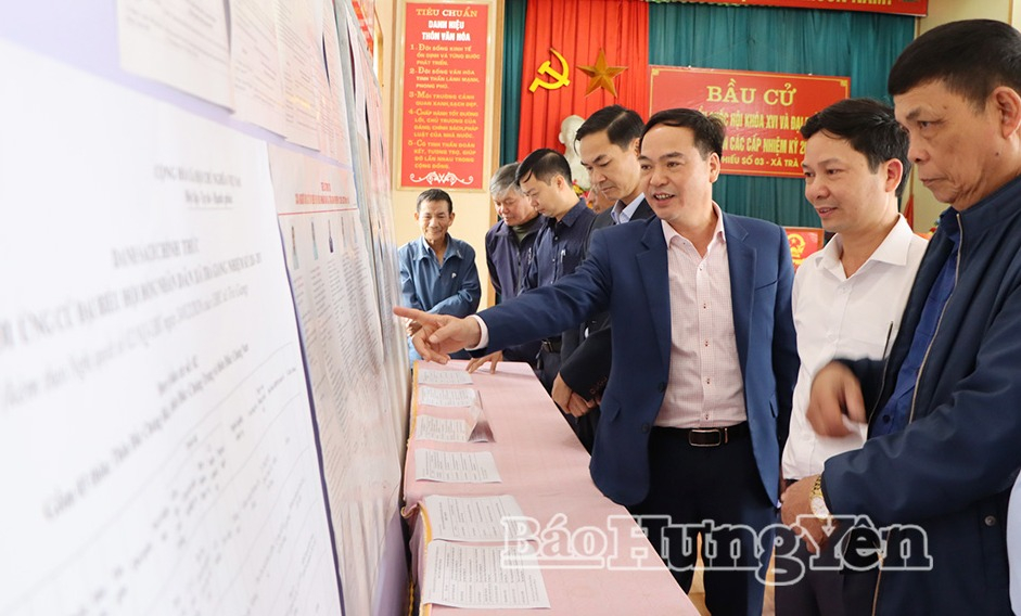 Đồng chí Vũ Ngọc Trì, Phó Chủ tịch HĐND tỉnh kiểm tra công tác chuẩn bị bầu cử tại một số địa phương