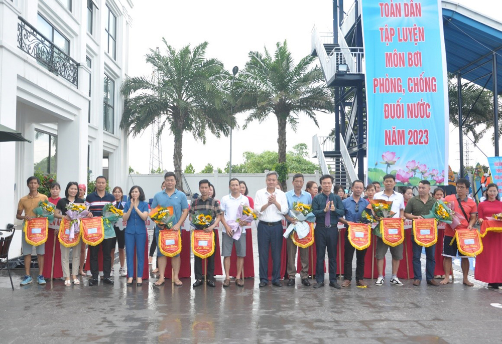 Tổ chức giải vô địch bơi lội các nhóm tuổi tỉnh năm 2023 và thi kỹ năng cứu đuối nước