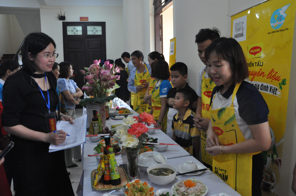 Xây dựng người phụ nữ Việt Nam thời đại mới