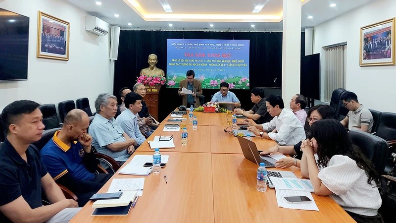 Đào tạo sáng tác và lý luận, phê bình văn học-nghệ thuật trong đại học đa ngành