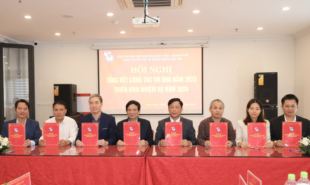 Cụm thi đua các Hội Nhà báo vùng duyên hải và đồng bằng Bắc Bộ tổng kết công tác thi đua năm 2023, triển khai nhiệm vụ năm 2024