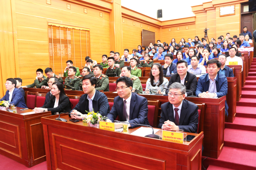 Hội nghị đối thoại giữa lãnh đạo UBND tỉnh với thanh niên 