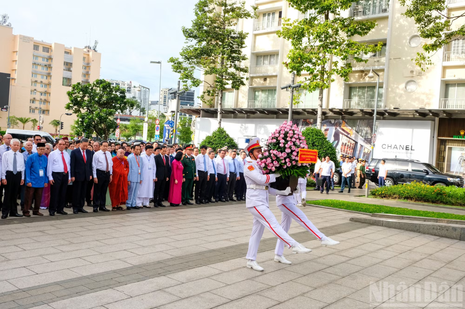 Tổng Bí thư, Chủ tịch nước Tô Lâm cùng các đồng chí lãnh đạo dâng hoa tưởng nhớ Chủ tịch Hồ Chí Minh