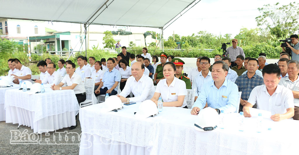 Xã Vũ Thư: Khởi công một số công trình chào mừng Đại hội đại biểu Đảng bộ tỉnh lần thứ I