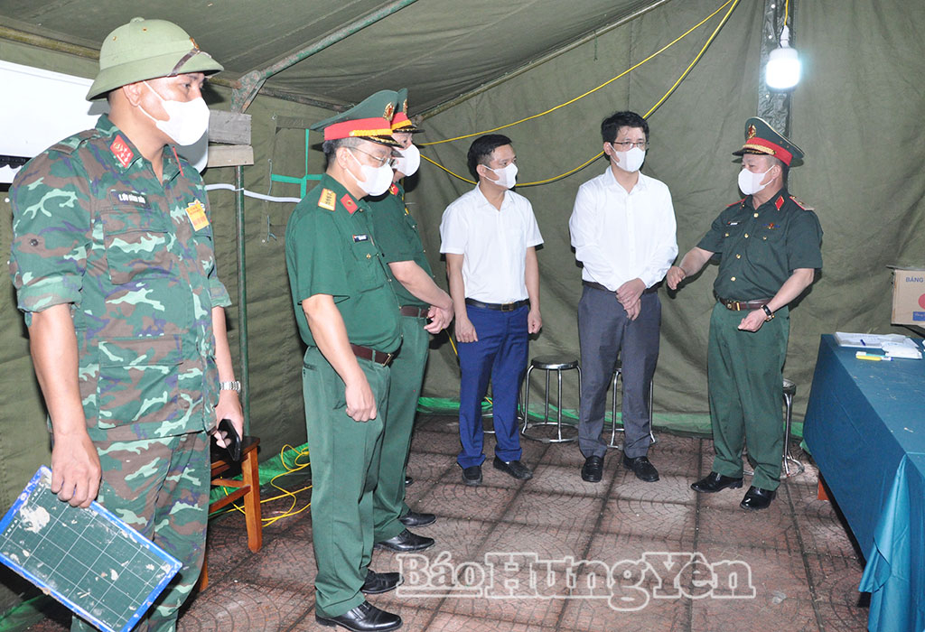 Kiểm tra công tác lấy mẫu hài cốt liệt sĩ chưa xác định được thông tin tại Nghĩa trang liệt sĩ Nhật Quang