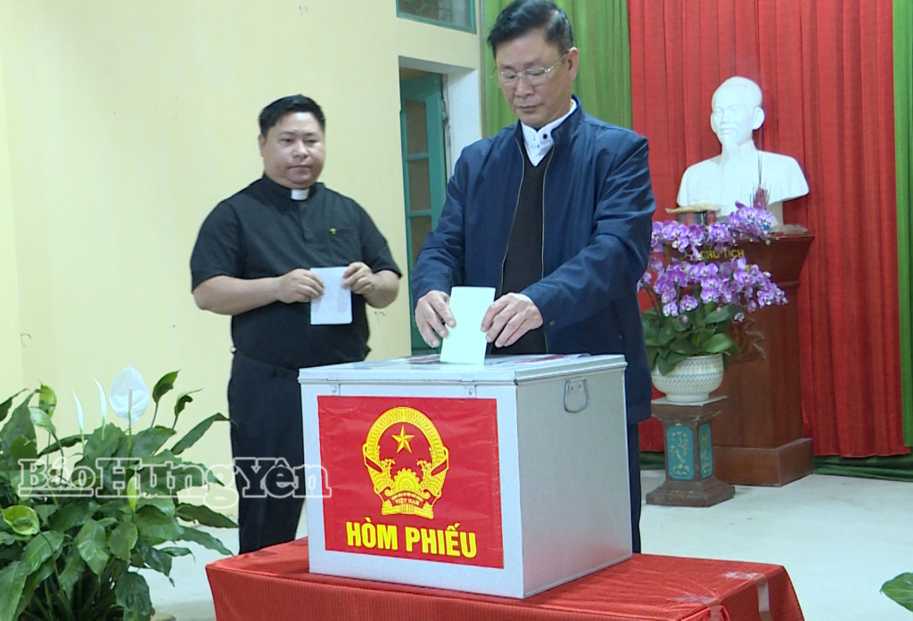 Đồng bào Công giáo tại Giáo xứ Bác Trạch tích cực đi bầu cử