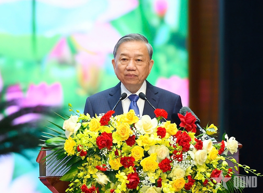 Quân đội nhân dân vững bước dưới cờ Đảng quang vinh