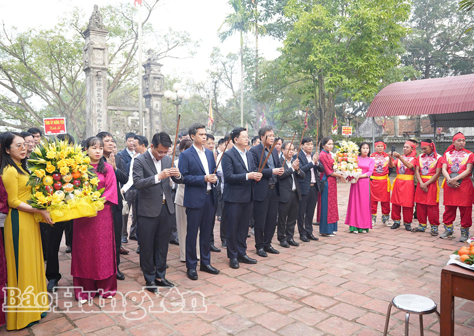 Phó Thủ tướng Chính phủ Mai Văn Chính dâng hương tưởng niệm 705 năm ngày mất của Tướng quân Phạm Ngũ Lão