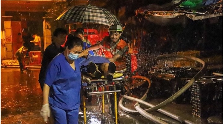 Thăm hỏi, hỗ trợ gia đình học sinh, giáo viên liên quan vụ cháy chung cư mini ở Hà Nội