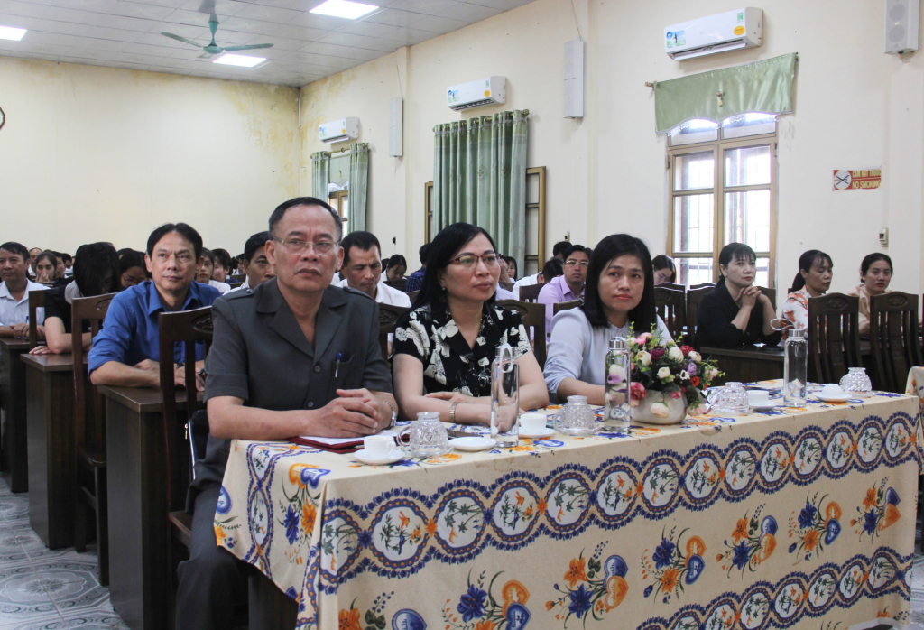 Khai giảng lớp bồi dưỡng chương trình ngạch chuyên viên và tương đương