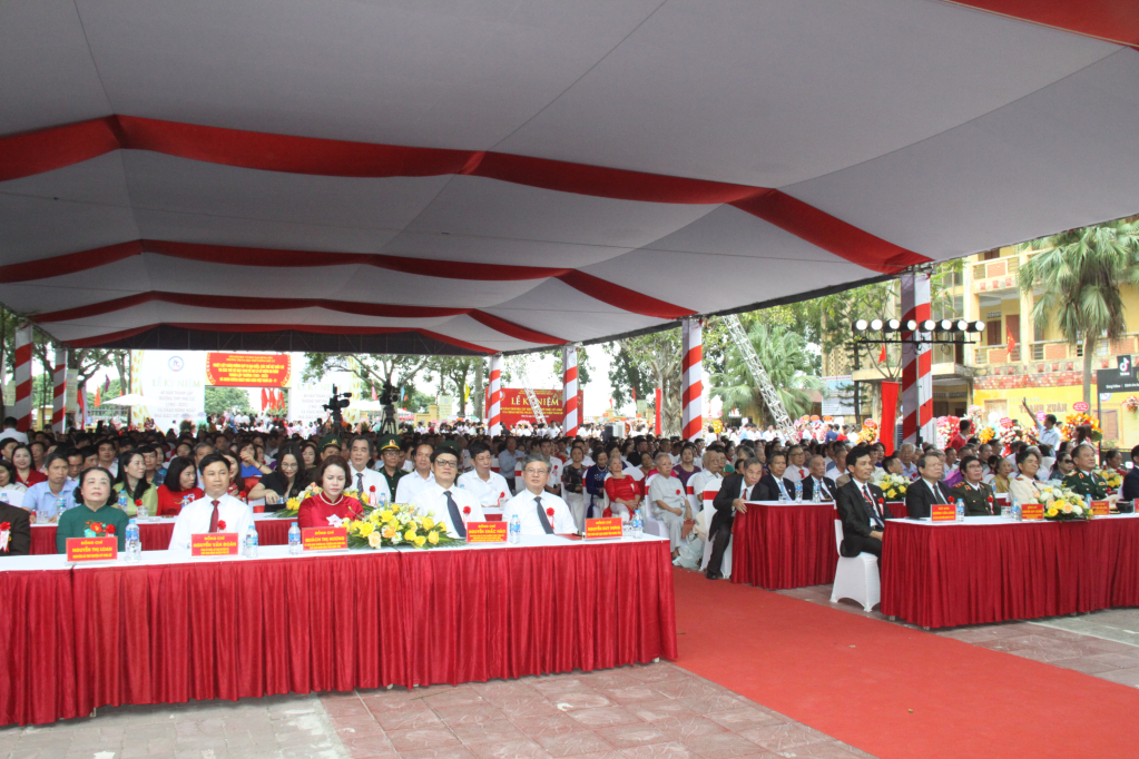 Kỷ niệm 60 năm thành lập Trường THPT Phù Cừ