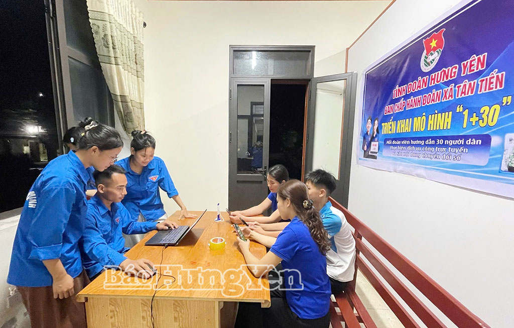 Tuổi trẻ Hưng Yên “cầm tay chỉ việc”, đưa người dân lên không gian số
