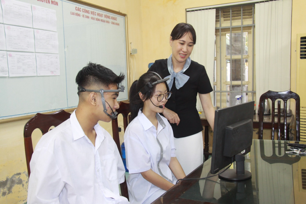 Gặp gỡ nhóm học sinh Hưng Yên giành Huy chương Vàng cuộc thi Olympic sáng tạo và phát minh thế giới INNOVERSES năm 2023