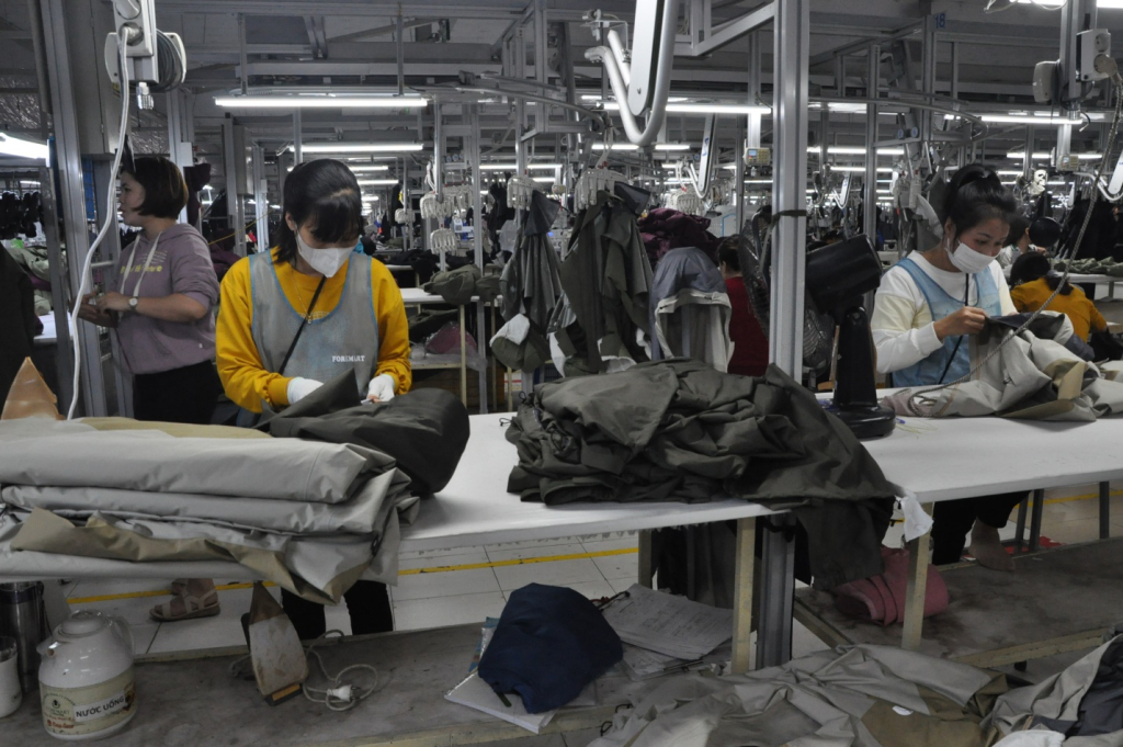 Cùng doanh nghiệp vượt khó, duy trì việc làm bảo đảm đời sống người lao động