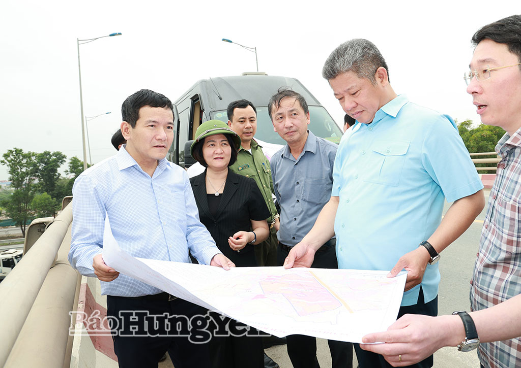 Đồng chí Phó Bí thư Tỉnh ủy Nguyễn Mạnh Quyền khảo sát thực địa một số công trình, dự án