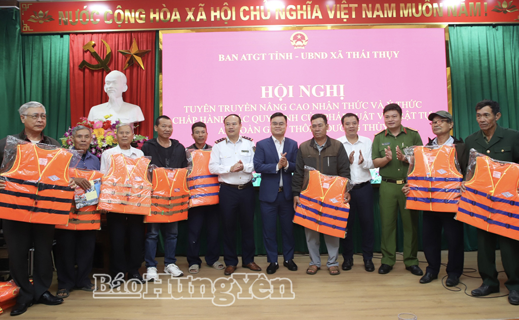 Tuyên truyền các quy định của pháp luật về trật tự, an toàn giao thông đường thủy