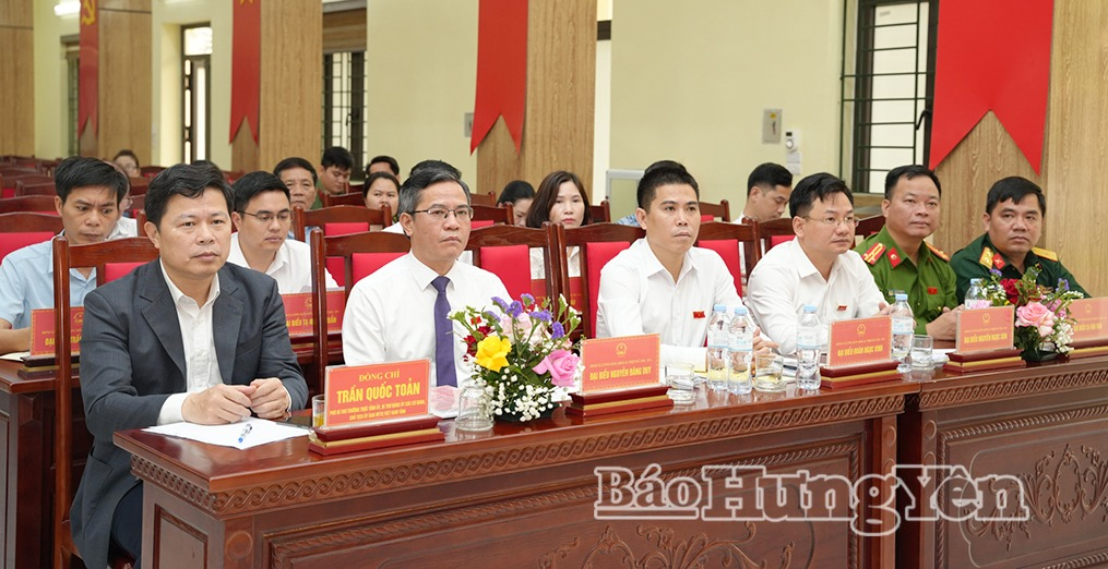 Đồng chí Trần Quốc Toản, Phó Bí thư Thường trực Tỉnh ủy, Chủ tịch Ủy ban MTTQ Việt Nam tỉnh dự kỳ họp HĐND xã Lương Bằng