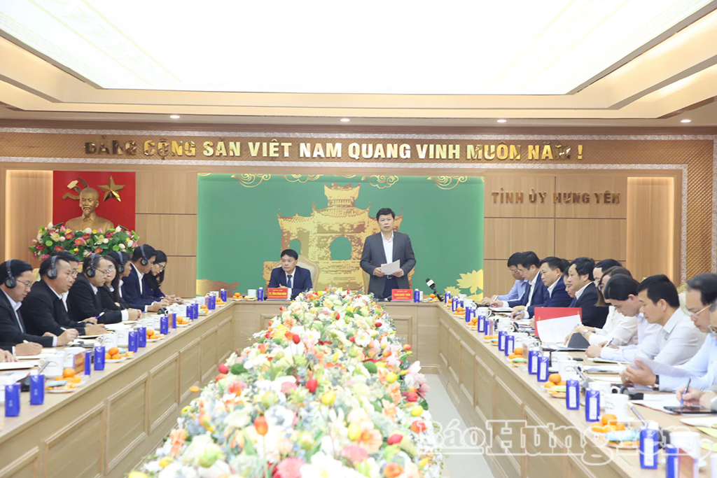 Đồng chí Phó Bí thư Thường trực Tỉnh ủy, Chủ tịch Ủy ban MTTQ Việt Nam tỉnh Trần Quốc Toản làm việc với đoàn học viên cán bộ Đảng Nhân dân Cách mạng Lào