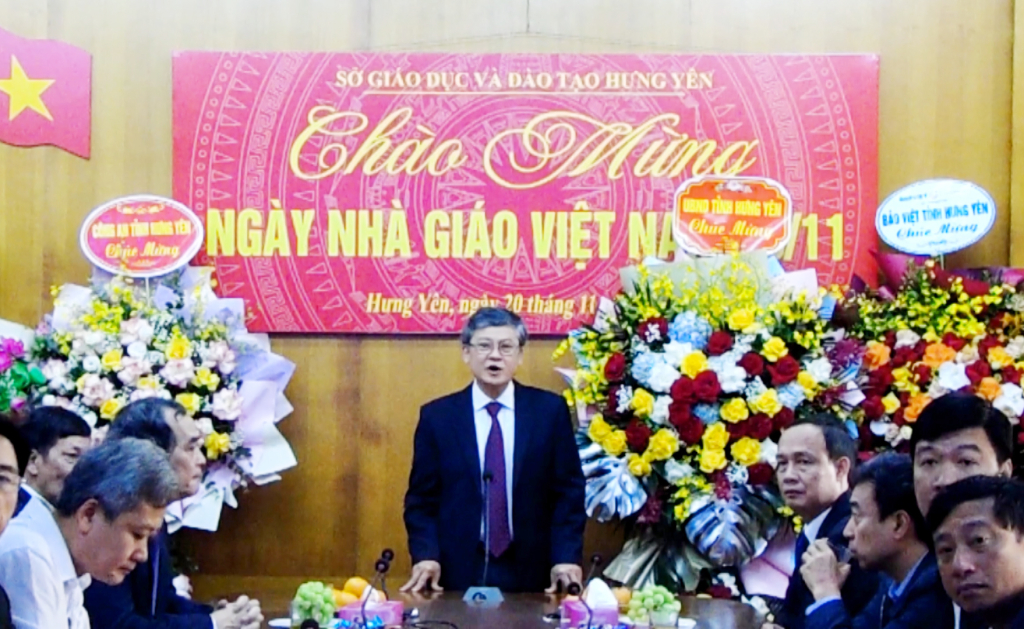 Đồng chí Phó Chủ tịch UBND tỉnh Nguyễn Duy Hưng chúc mừng Ngày Nhà giáo Việt Nam 20/11