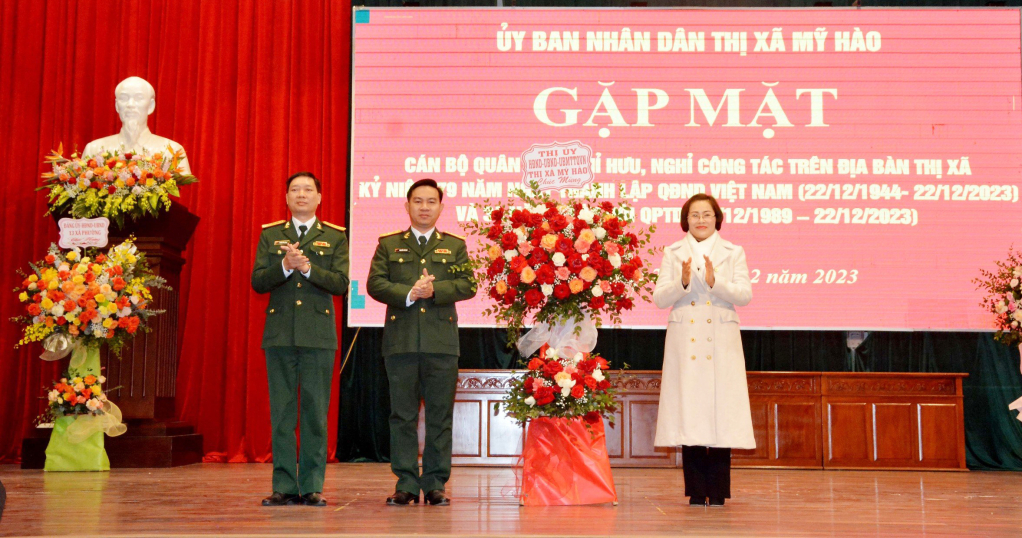 Thị xã Mỹ Hào: Gặp mặt cán bộ quân đội nghỉ hưu, nghỉ công tác trên địa bàn thị xã