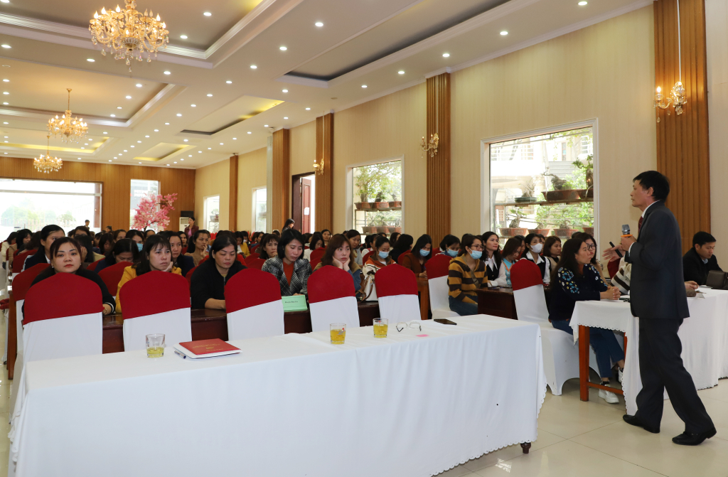 Bồi dưỡng kiến thức, kỹ năng truyền thông, tư vấn về công tác dân số