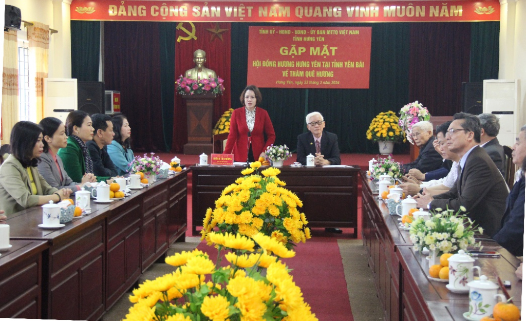 Gặp mặt Hội đồng hương Hưng Yên tại tỉnh Yên Bái về thăm quê hương