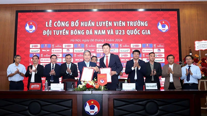 Người hâm mộ mong đợi gì ở Huấn luyện viên Kim Sang-sik ?