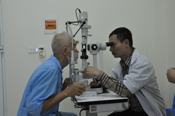 Tháo gỡ khó khăn về thuốc, vật tư y tế